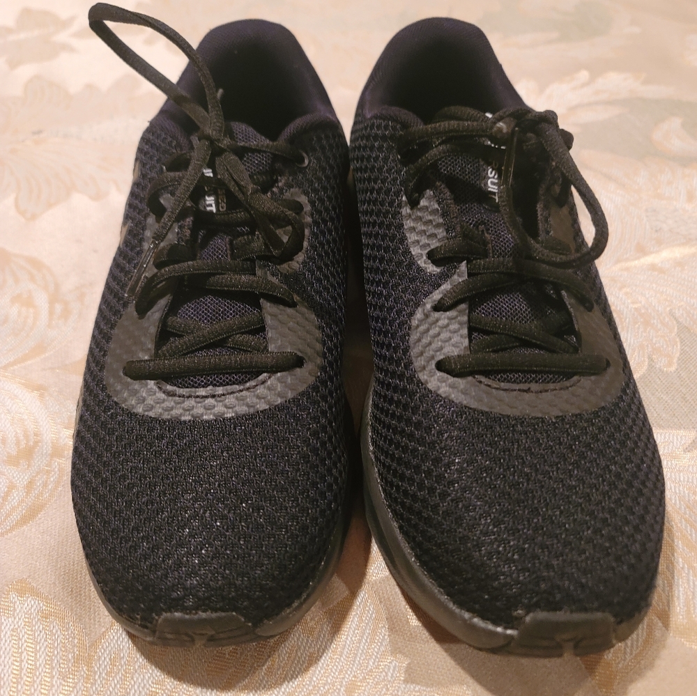 Under Armor Women's Charge Pursuit 3.0 SneakersUnder Armor Women's Charge Pursui